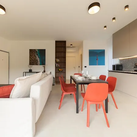 Seaside Elegance דירה