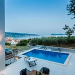 Seaside Elegance Apartment