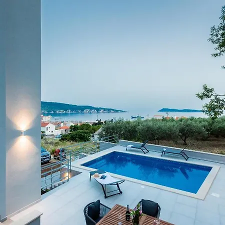 Seaside Elegance Lejlighed