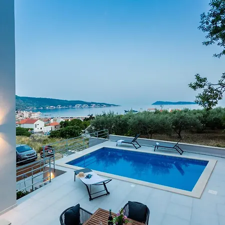 Seaside Elegance Lejlighed
